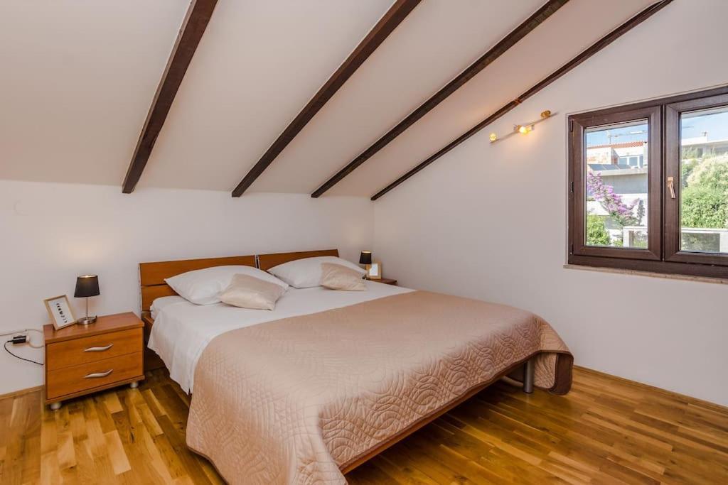 Apartment Roko - Up To 4 People With Free Parking Zára Kültér fotó