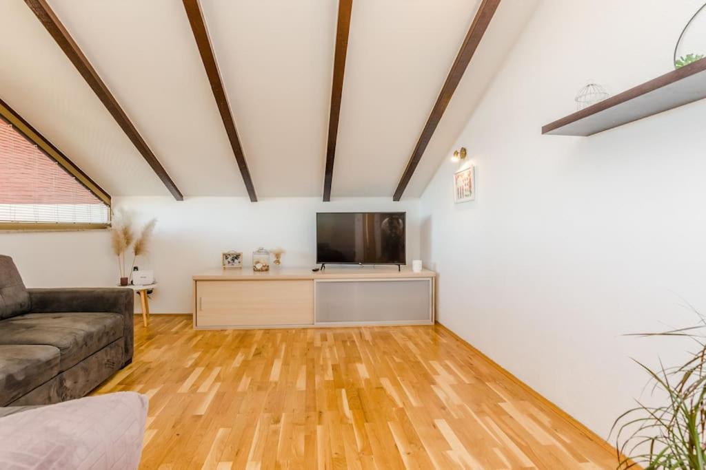 Apartment Roko - Up To 4 People With Free Parking Zára Kültér fotó