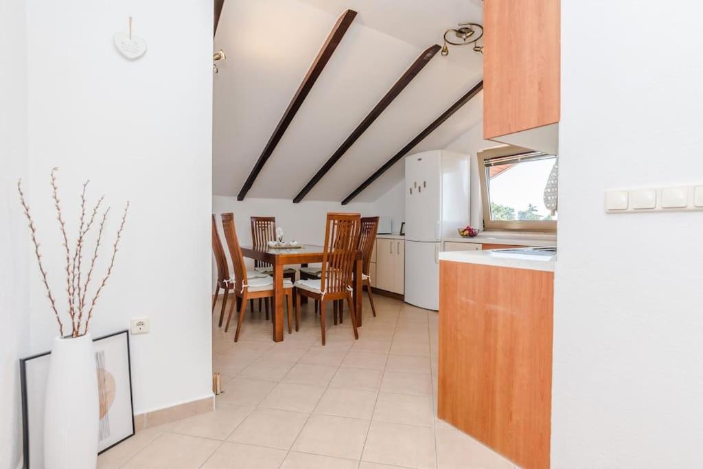 Apartment Roko - Up To 4 People With Free Parking Zára Kültér fotó