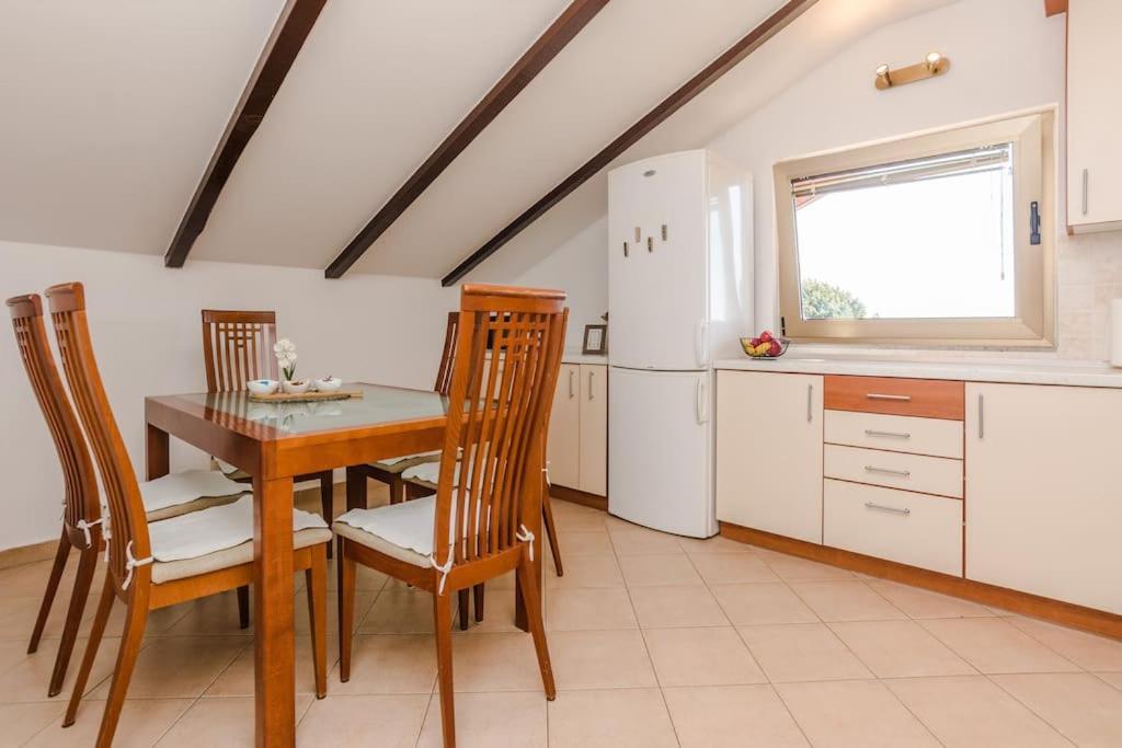 Apartment Roko - Up To 4 People With Free Parking Zára Kültér fotó