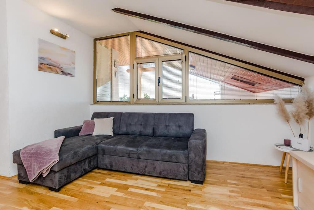 Apartment Roko - Up To 4 People With Free Parking Zára Kültér fotó