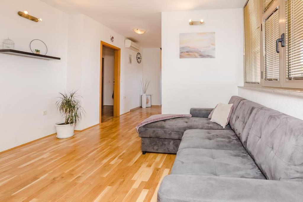 Apartment Roko - Up To 4 People With Free Parking Zára Kültér fotó